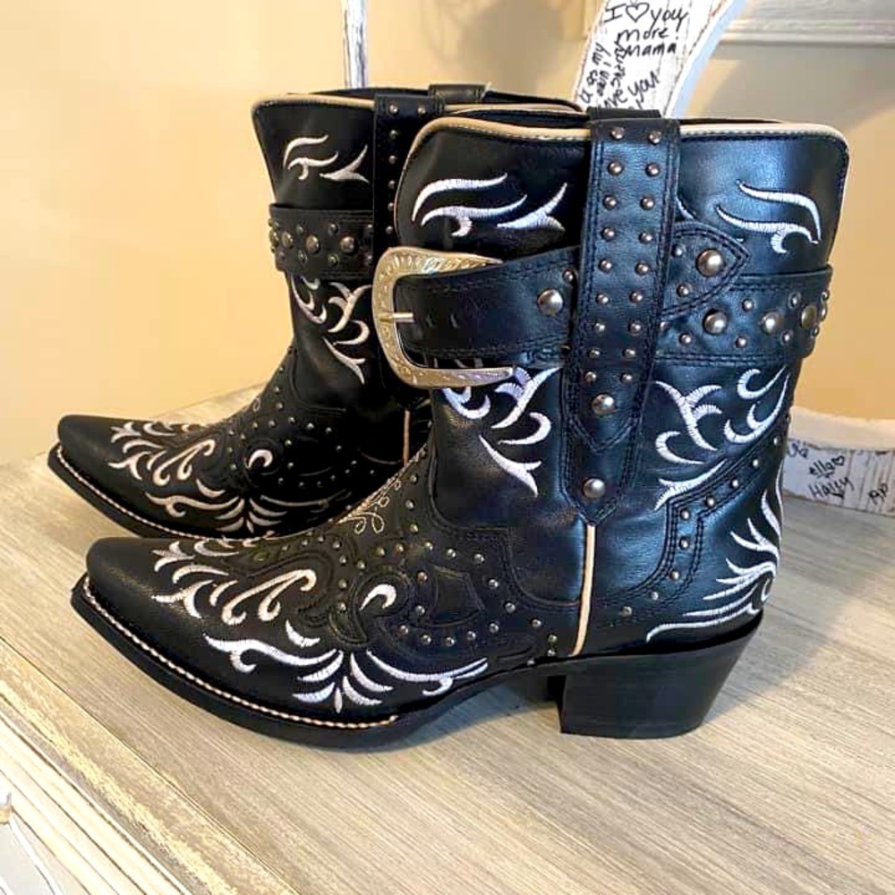 JB Dillon Boots- handmade boots
Never Worn 
Size 9B $250 retail for  $349.99